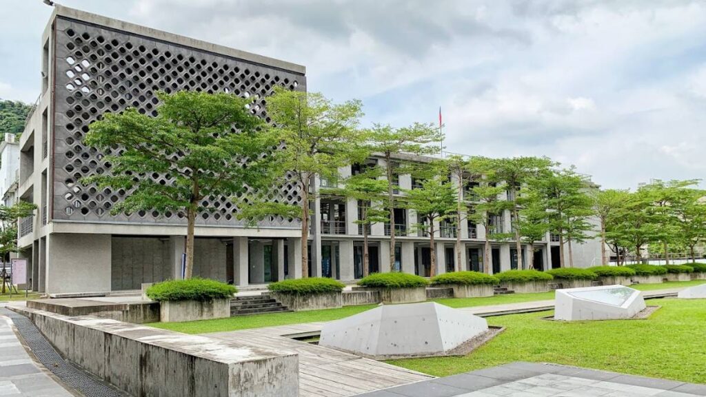 Giới thiệu trường Đại Học Thực Tiễn