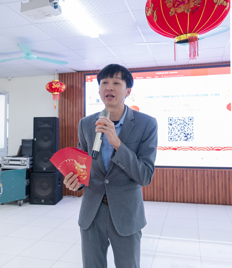 Tuấn Anh - Thành viên nhận giải thưởng khi chiến thắng minigame