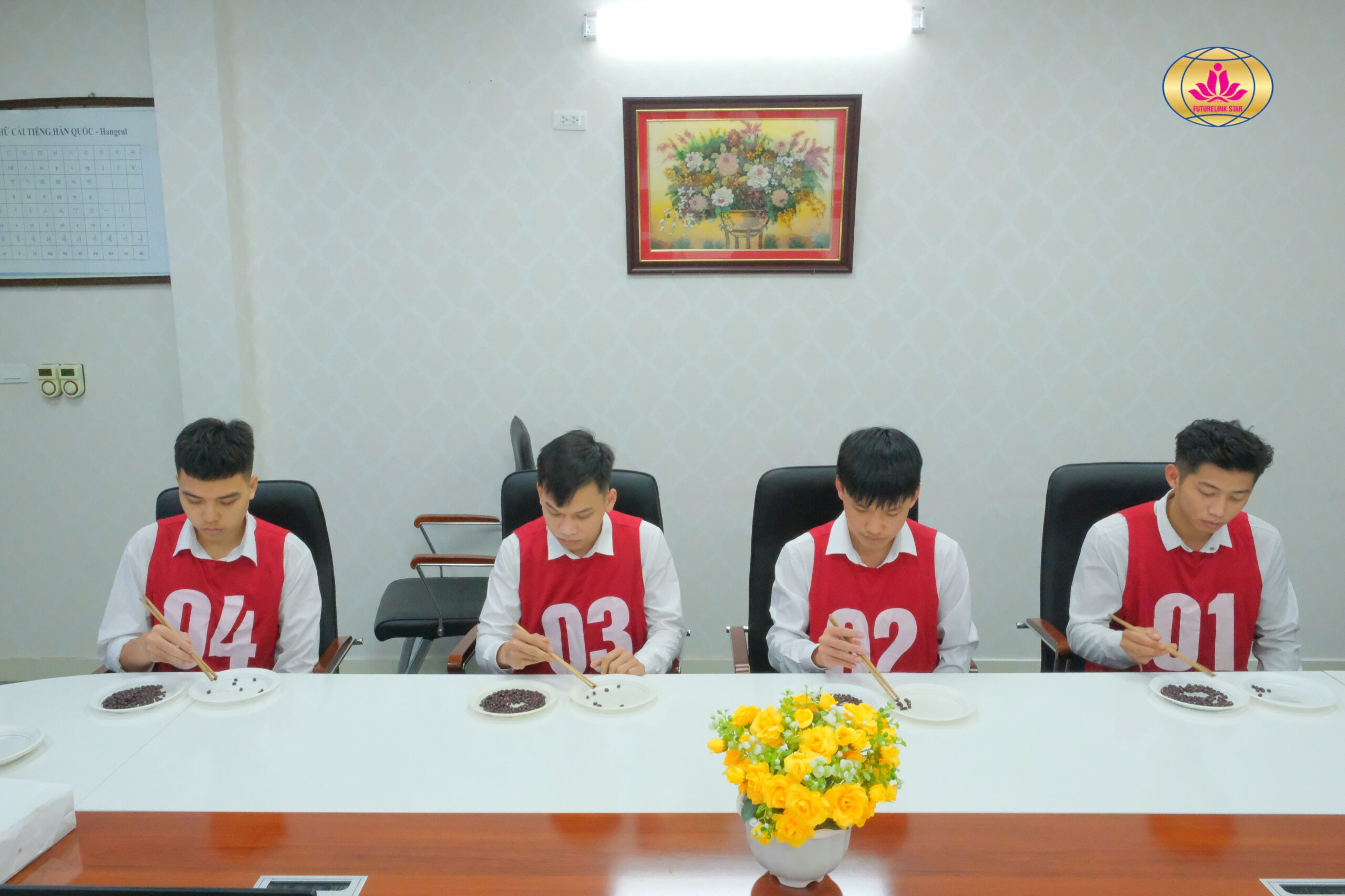 Người lao động tham gia thi tuyển đơn hàng trực tiếp dưới sự giám sát của nhà tuyển dụng Nhật Bản