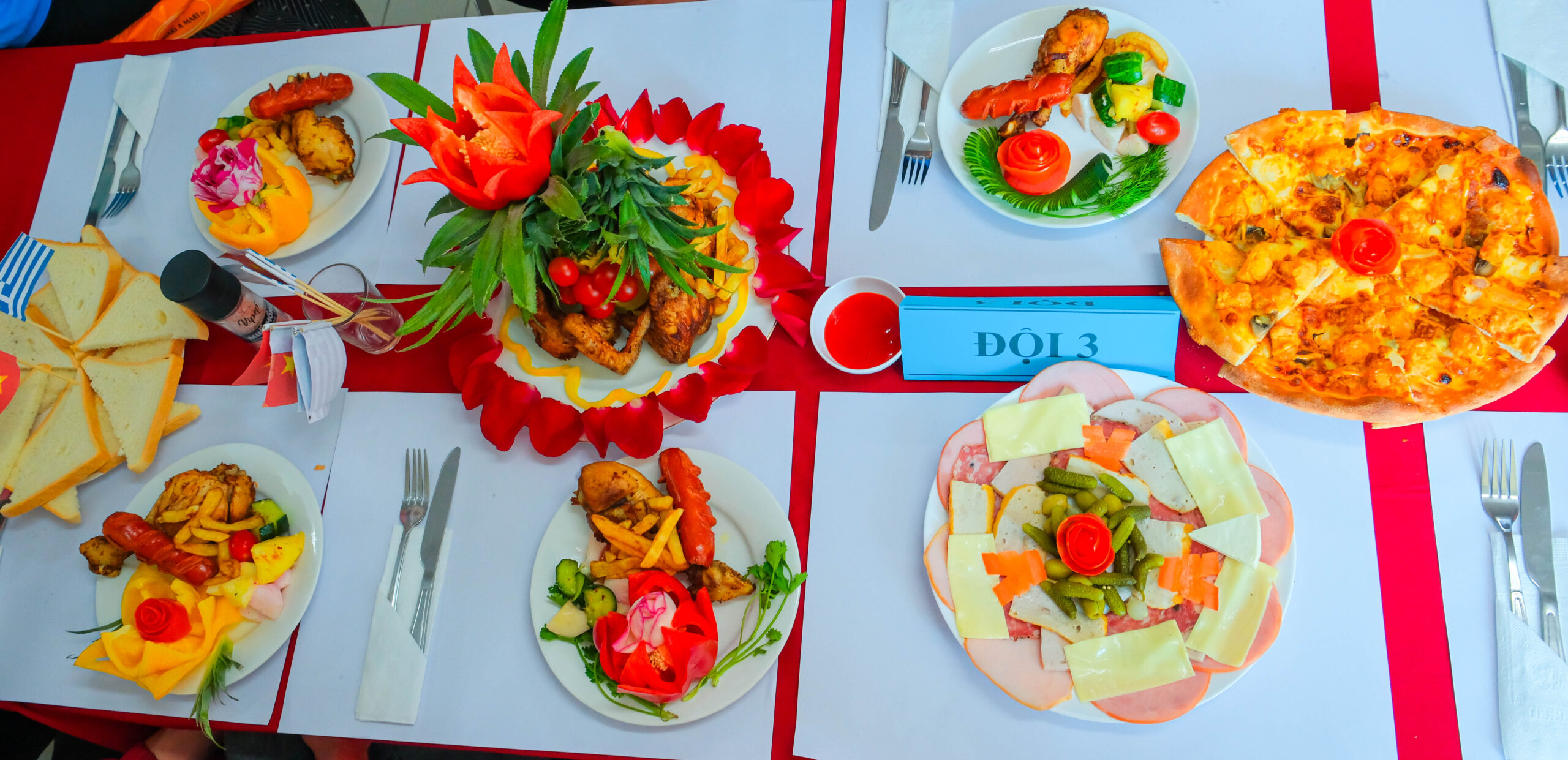 Trang trí bàn ăn Hy Lạp ấn tượng - Đội 3