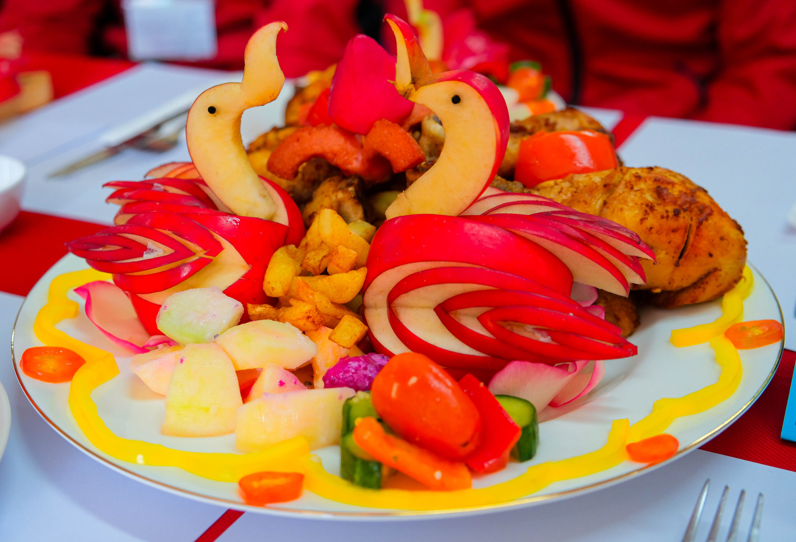 Trang trí bàn ăn Hy Lạp ấn tượng - Đội 4