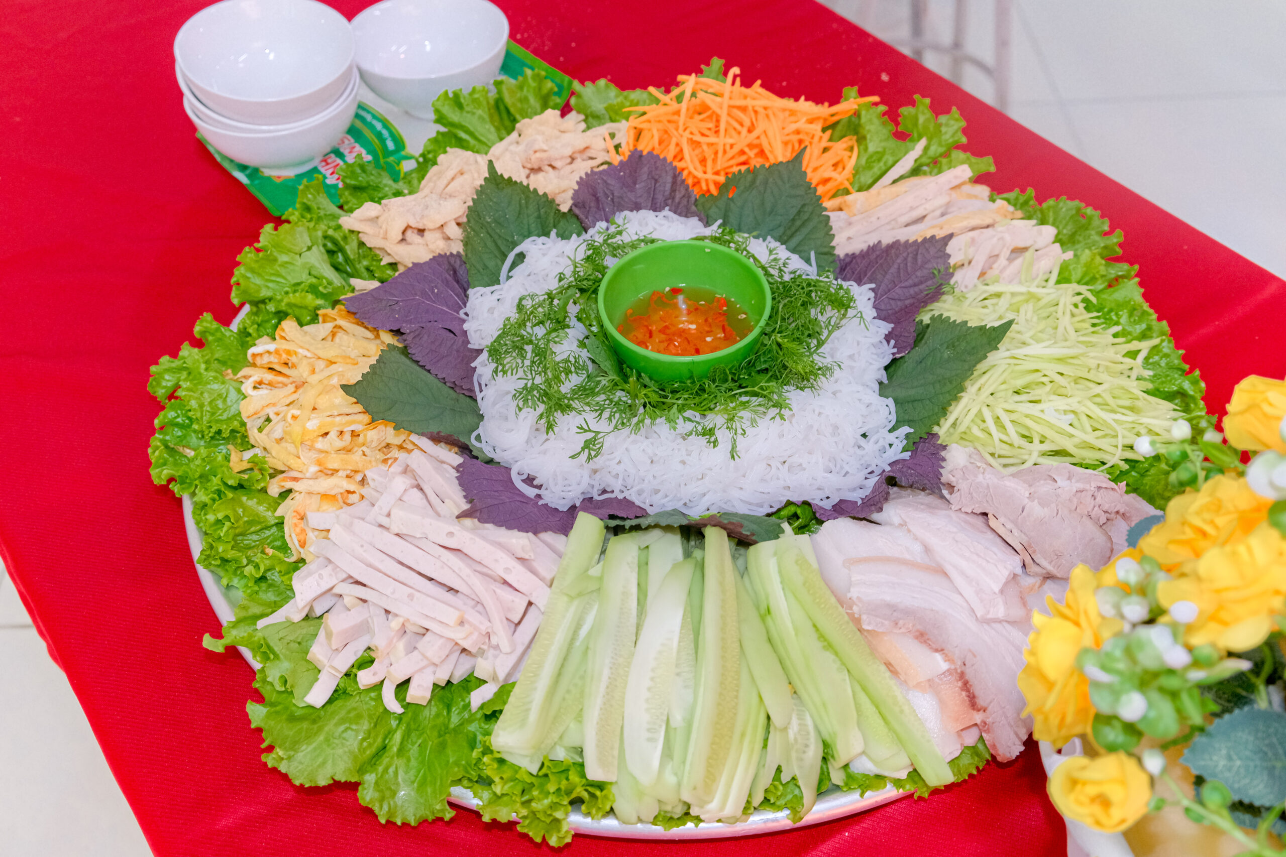 Mâm cuốn được học viên chuẩn bị một cách chu đáo