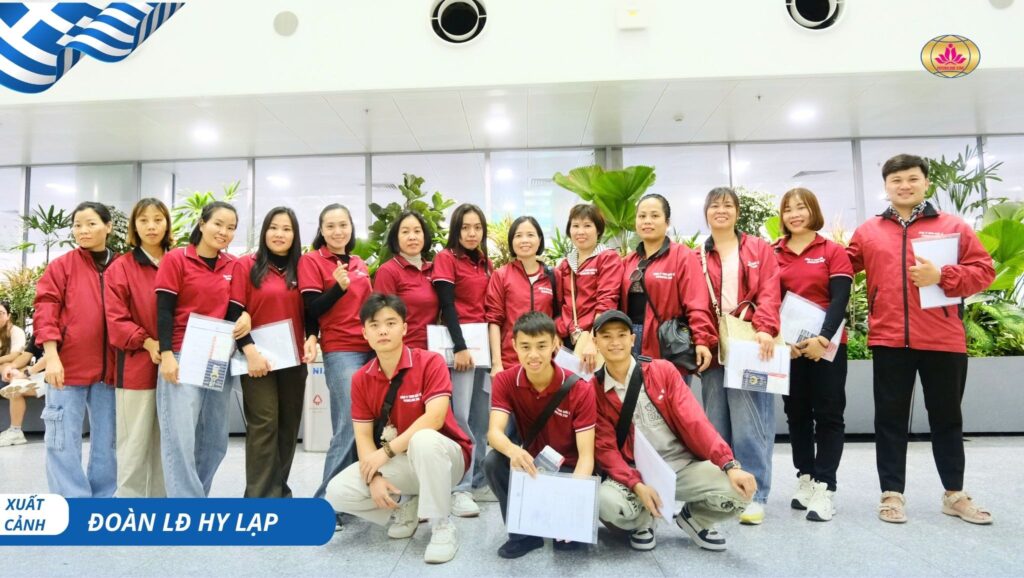 Tiễn đoàn 26 lao động sang làm việc tại Hy Lạp