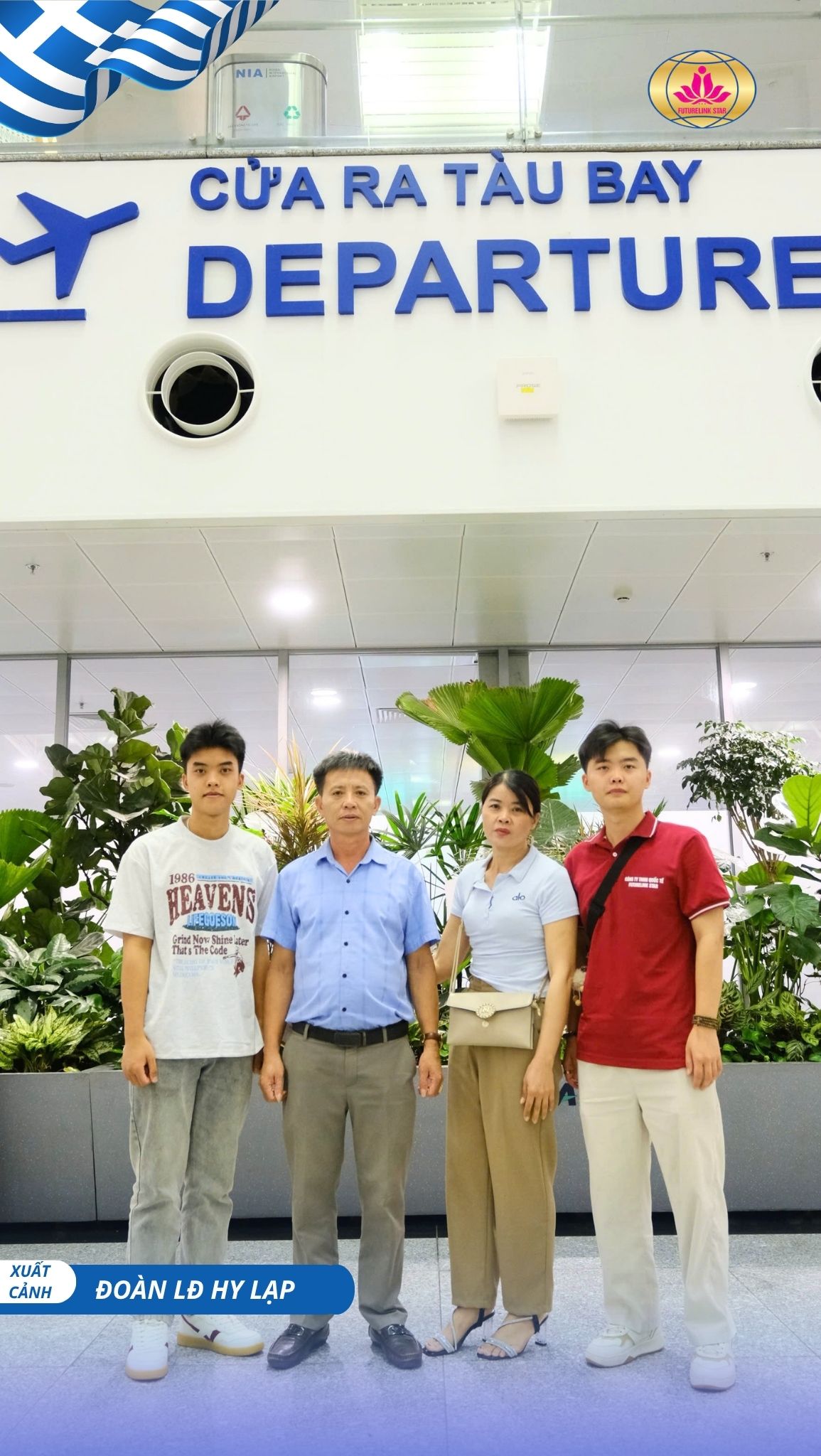 Người thân, gia đình đến sân bay động viên, chia tay các bạn lao động tới Hy Lạp