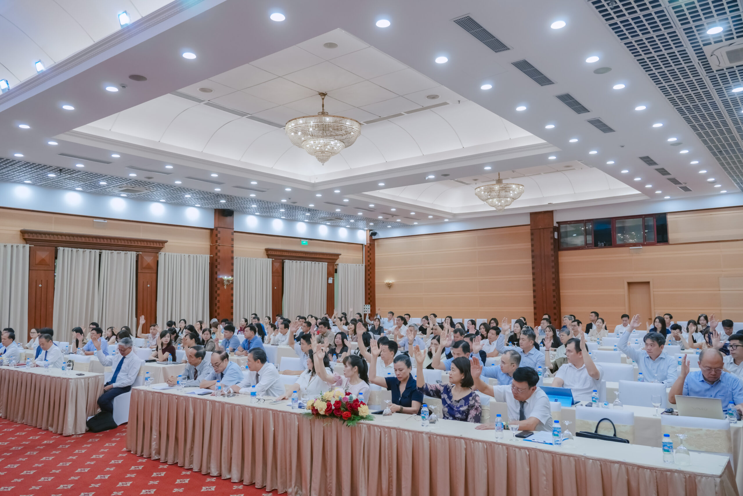 Các đại biểu đã tiến hành thảo luận, đánh giá và thông qua nhiều nội dung quan trọng liên quan đến Hiệp hội và sự phát triển ngành XKLĐ