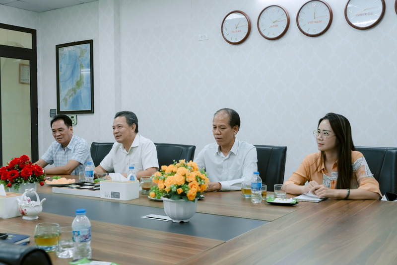 Buổi gặp gỡ trao đổi diễn ra trong không khí vui vẻ, cởi mở